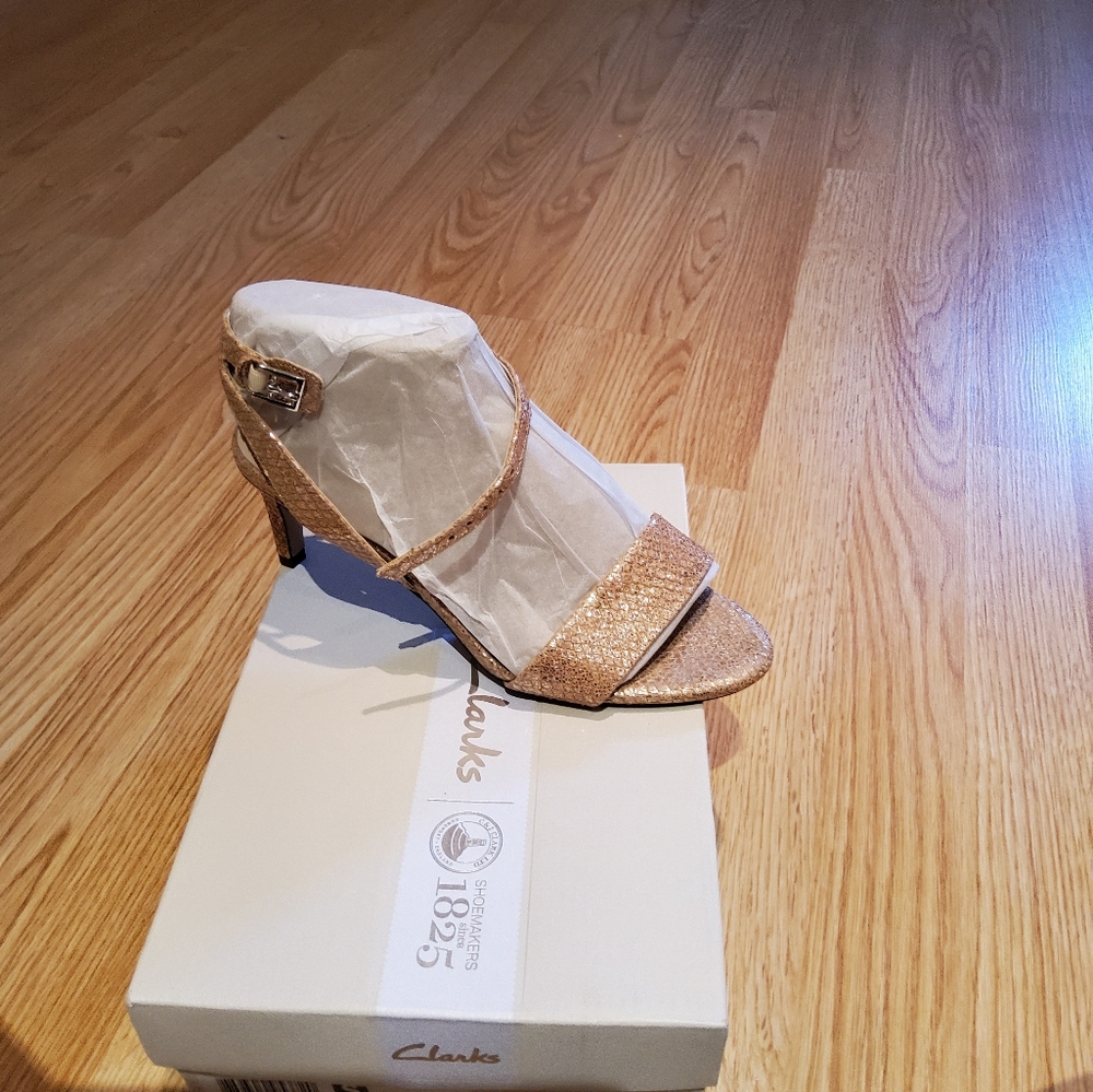 Clarks heels - Picture 2 of 3